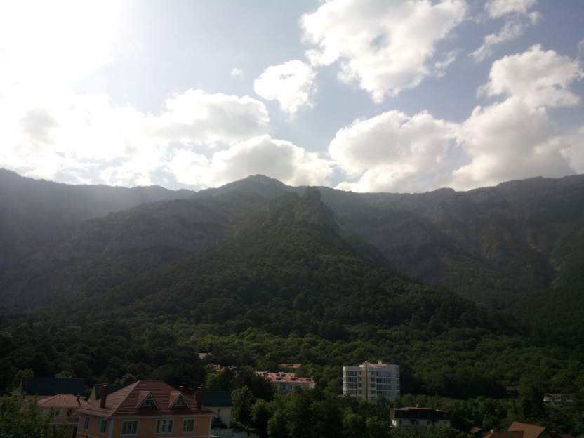 Вид на скалу Ставри-Кая уже после спуска с неё
